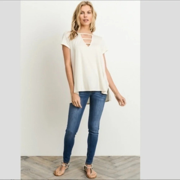 Gilli V Neck Strappy Cutout Tee Top NWT Gray - Picture 1 of 6